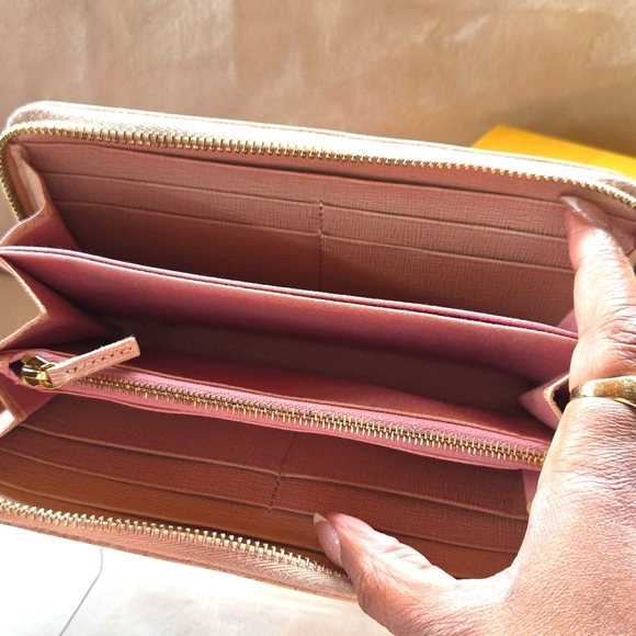 Fendi Blush Pink Zip Wallet - Picture 4 of 8